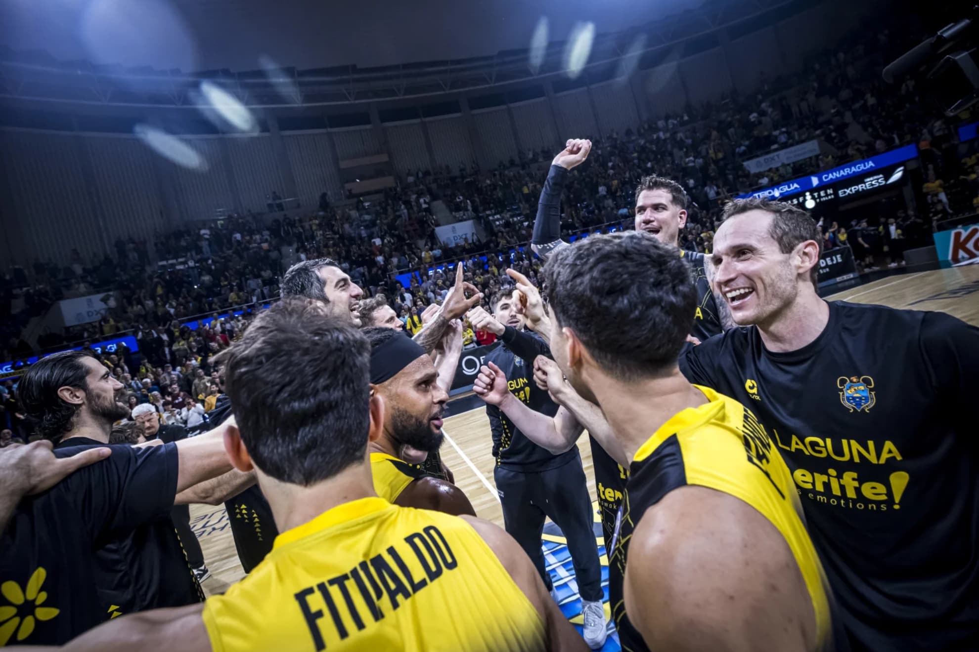 Los jugadores de La Laguna celebran su triunfo y su pase a la Final Four.