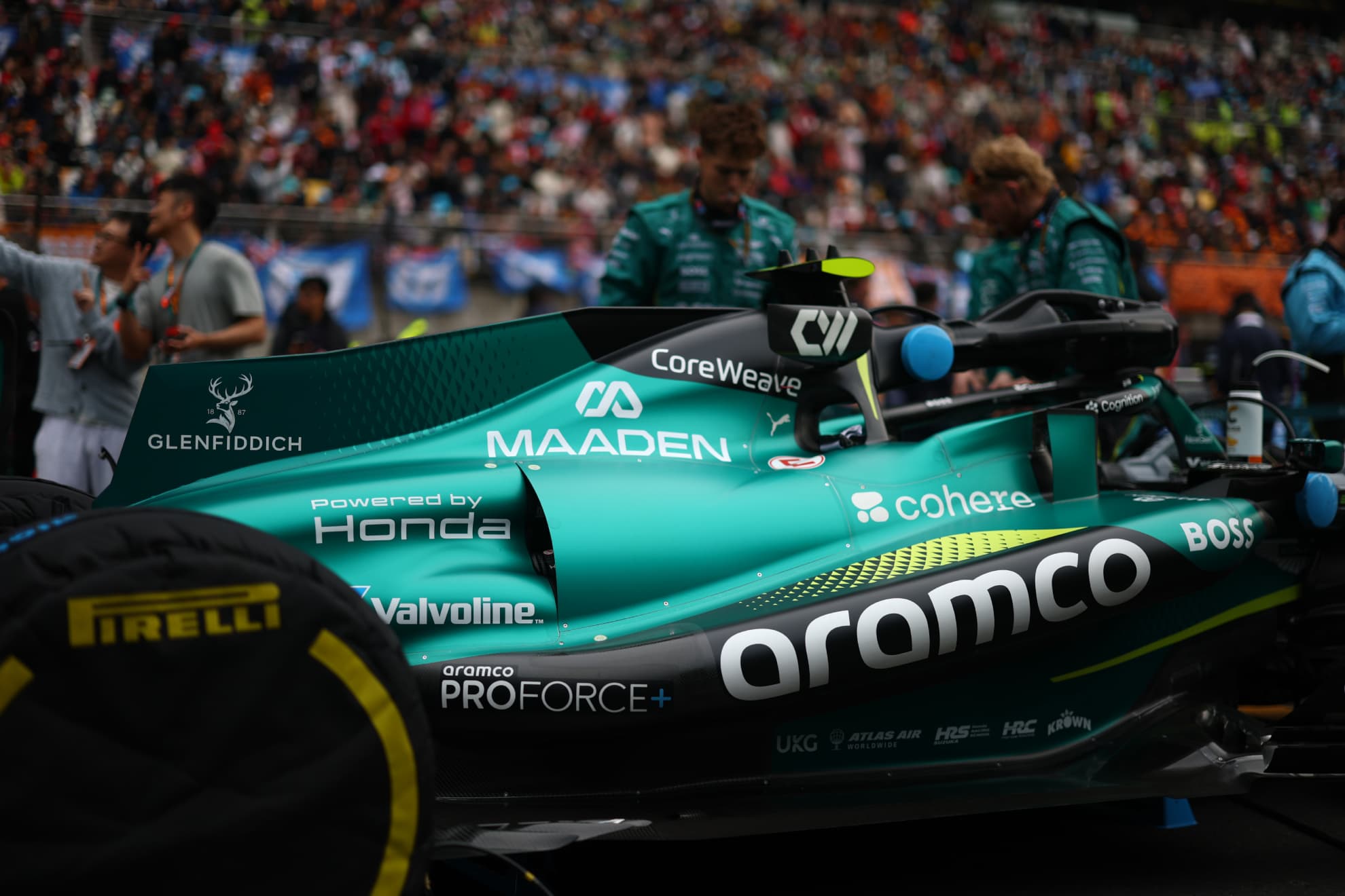 El AMR26 de Alonso, en una parrilla.