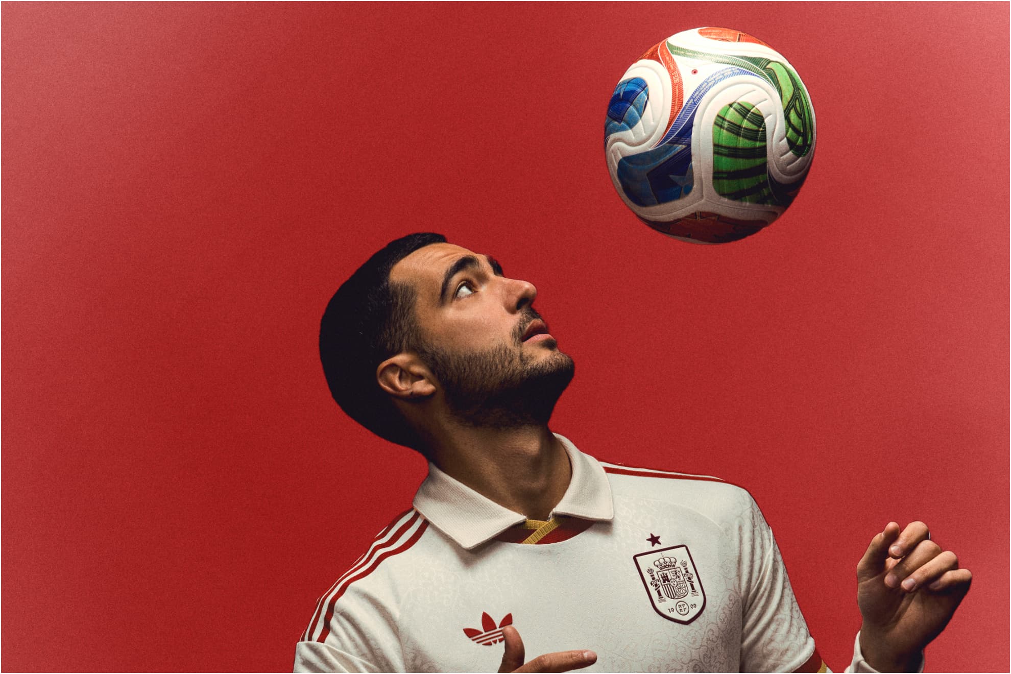 Mikel Merino, en la campaña de lanzamiento de la segunda equipación de la selección.