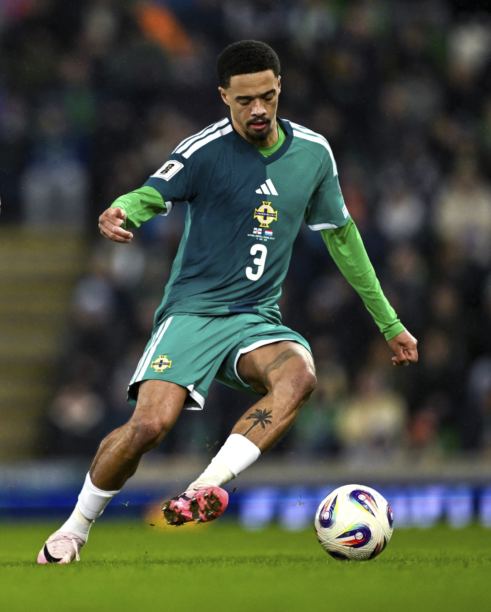 Jamal Lewis con Irlanda del Norte