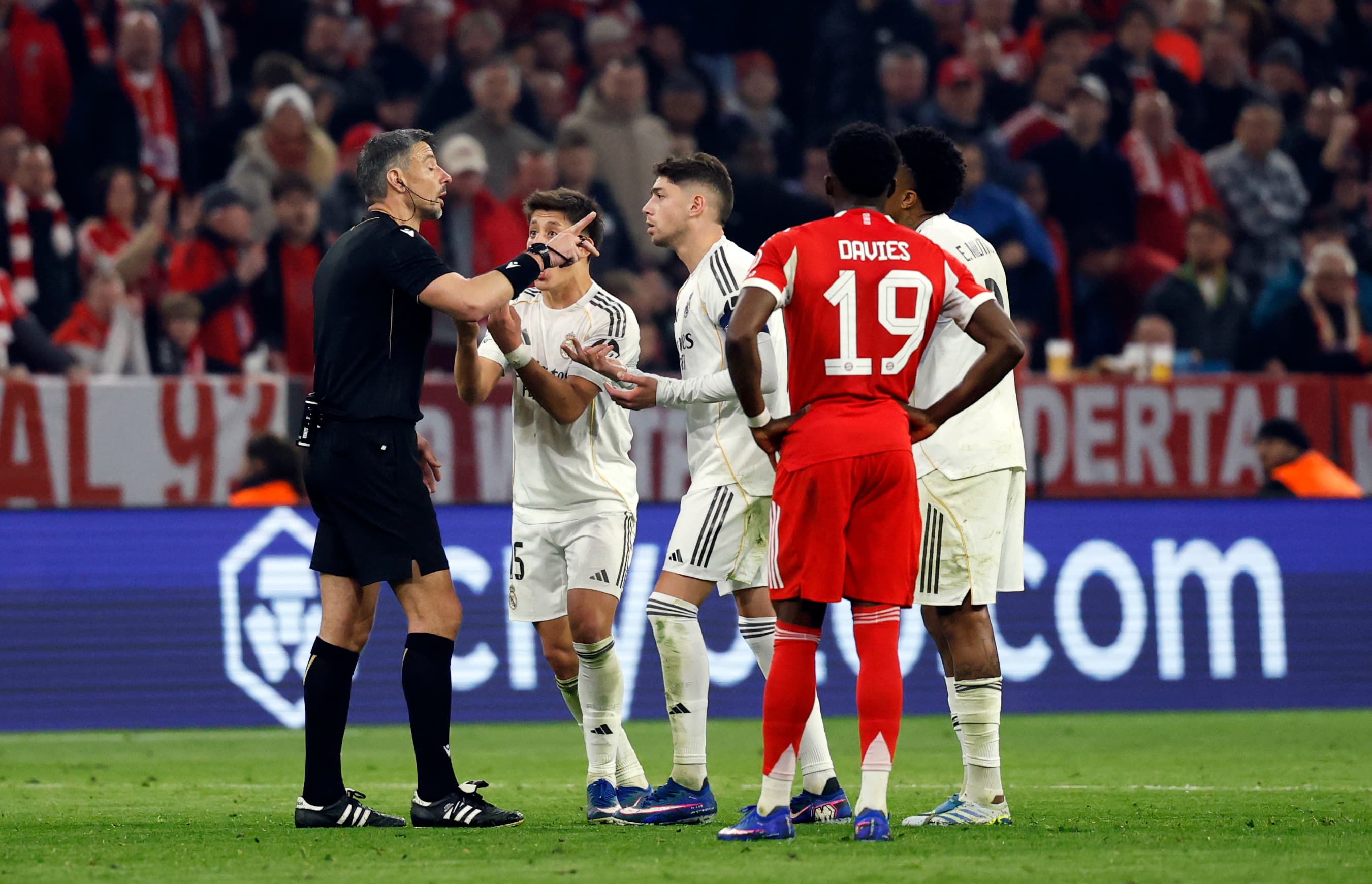 El artículo viral que destripa al "antideportivo" Madrid en Alemania: "Los peores perdedores del mundo"