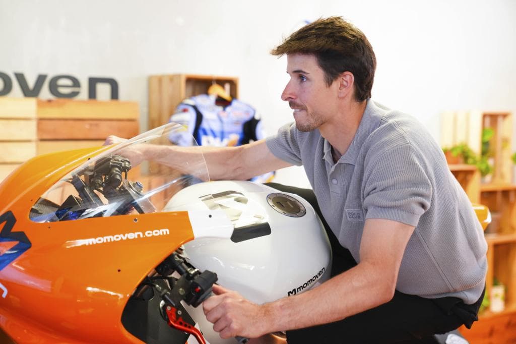 Álex Márquez, con Momoven
