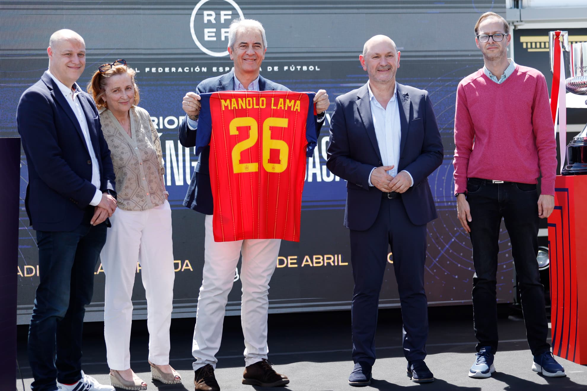Lama, con Louzán y la mujer e hijos de José Ángel de la Casa