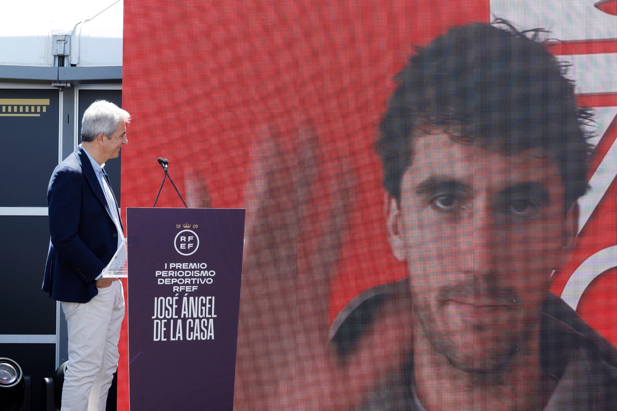 Lama recibe el reto de su hijo Manu