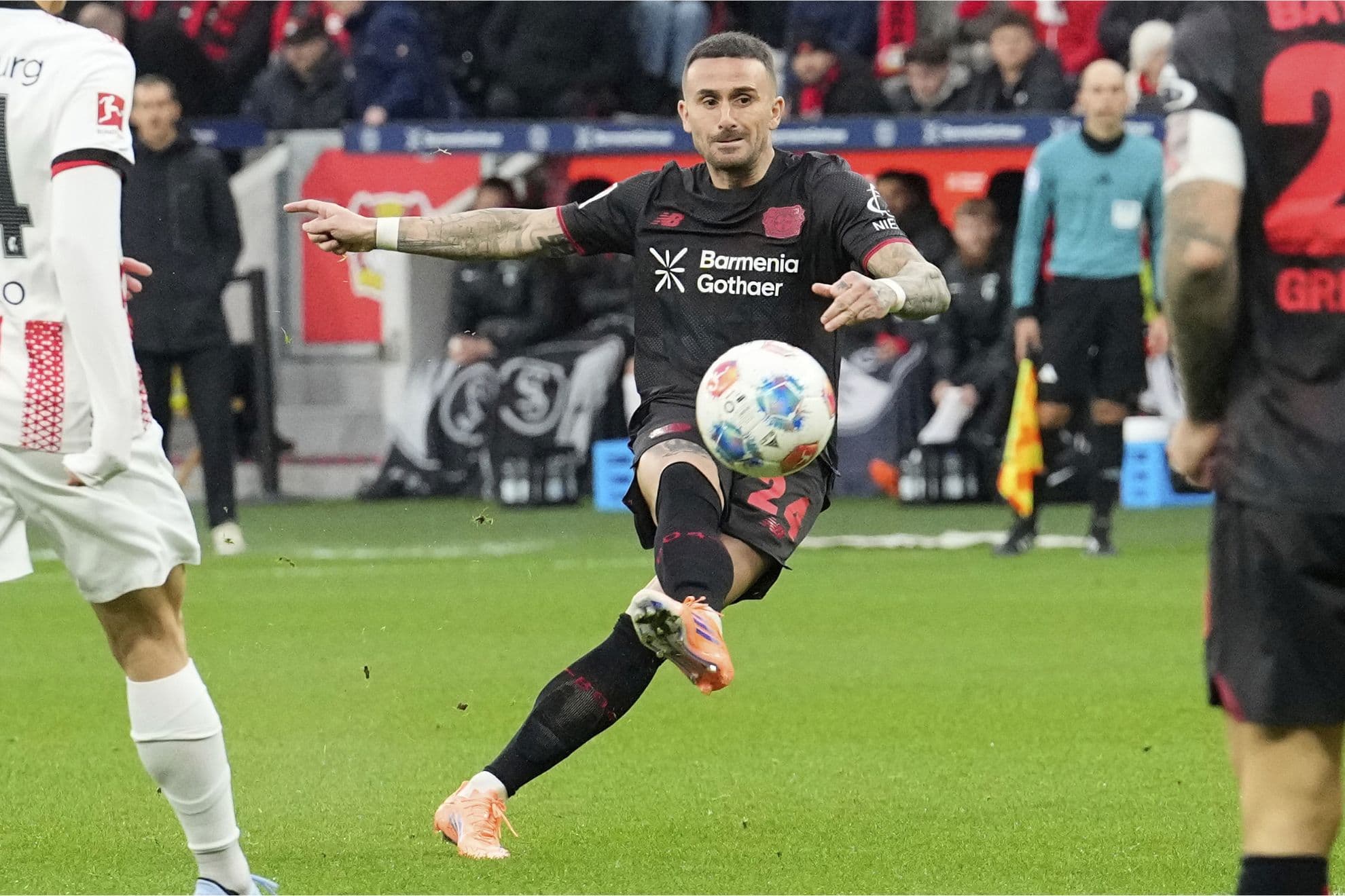 Aleix García golpea a portería