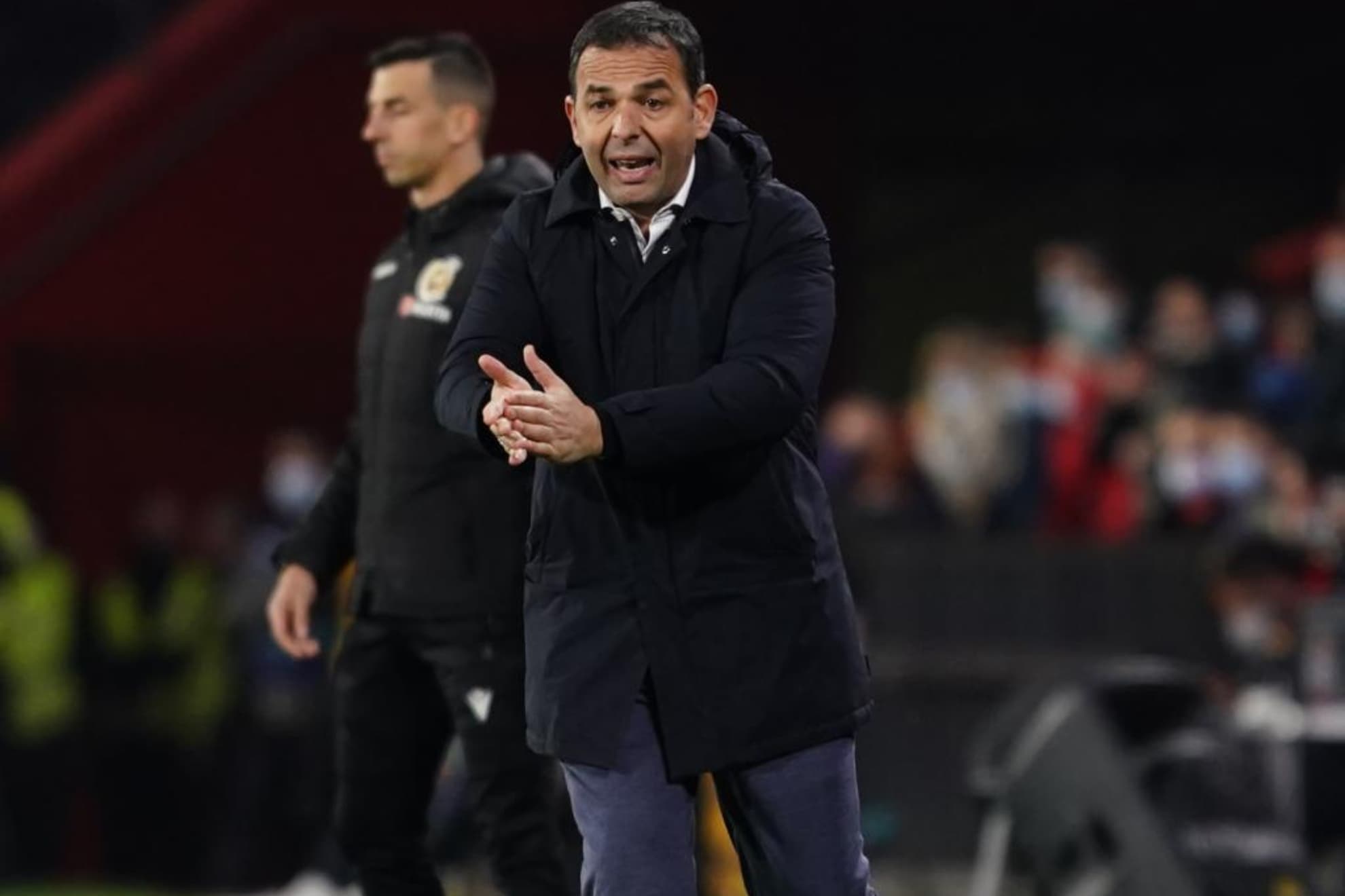 Jjavi Calleja anima a sus jugadores durante un partido.