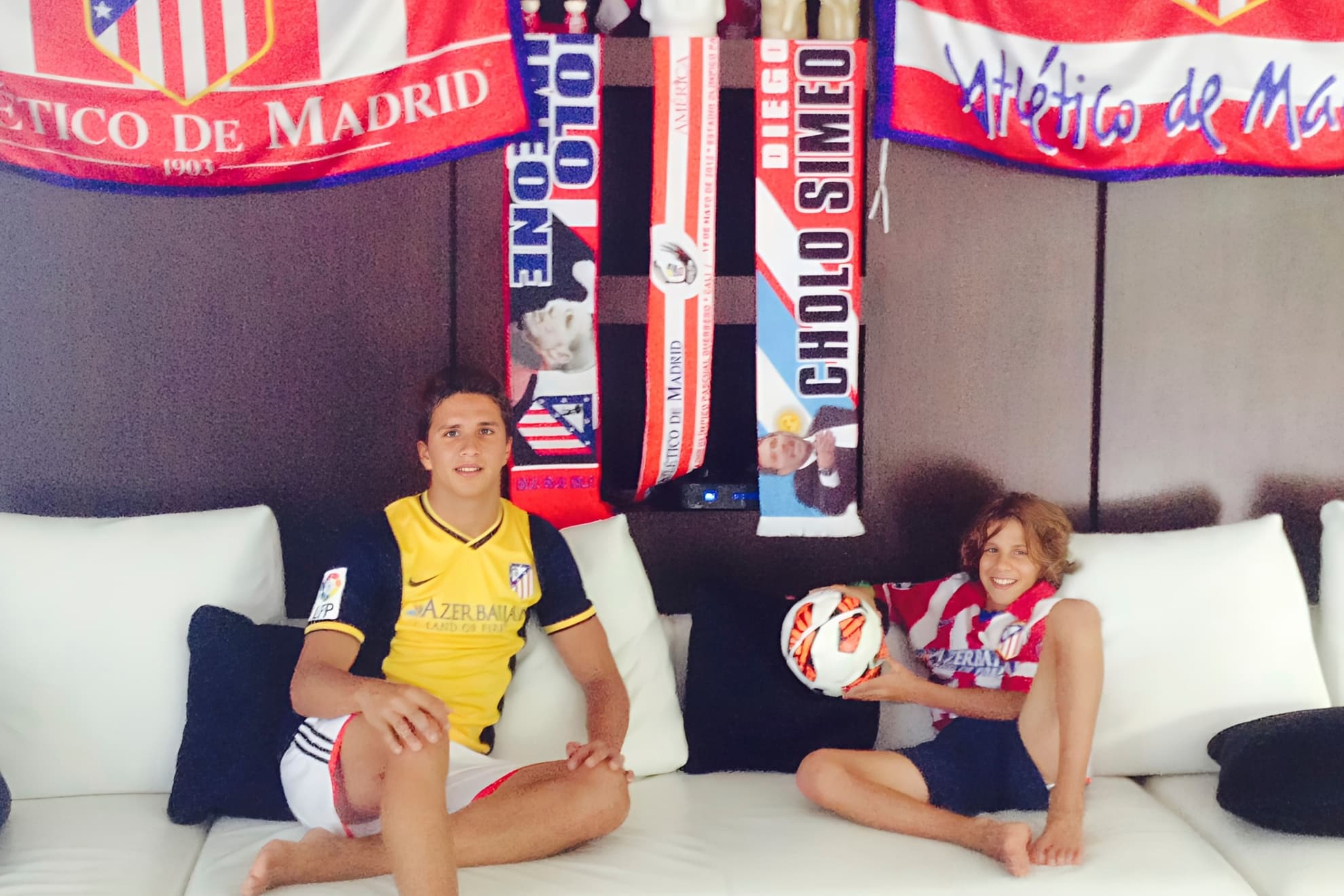 GIANLUCA Y GIULIANO SIMEONE VIENDO LA FINAL DE 2013.