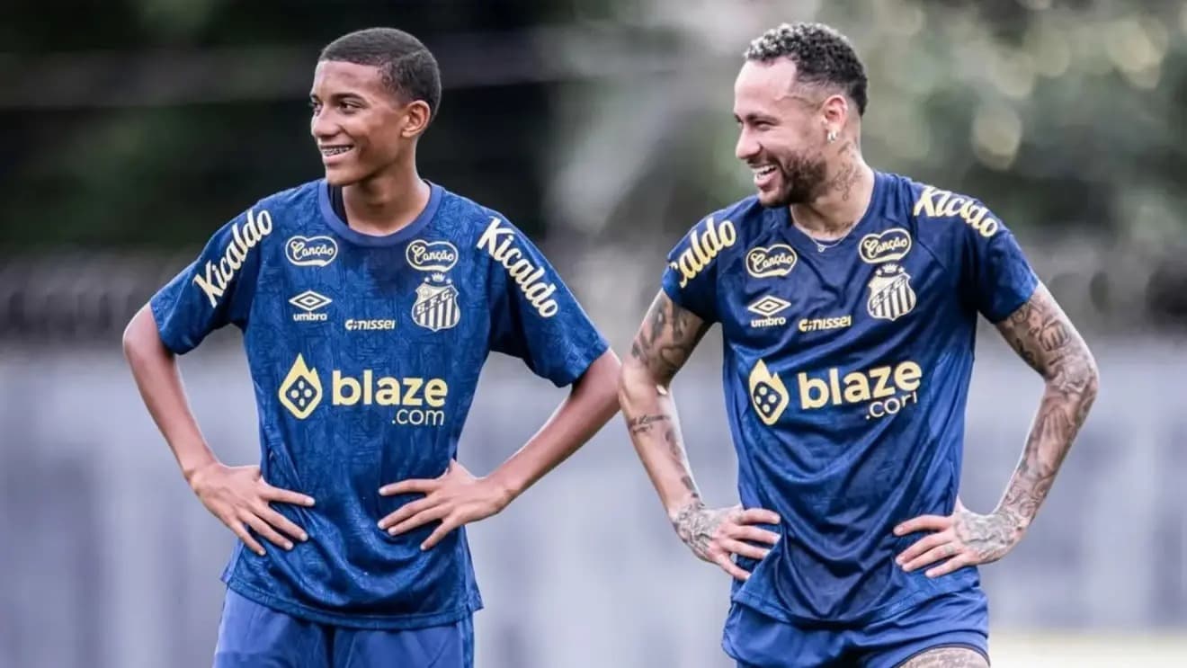 Robinho Jr, junto a Neymar.