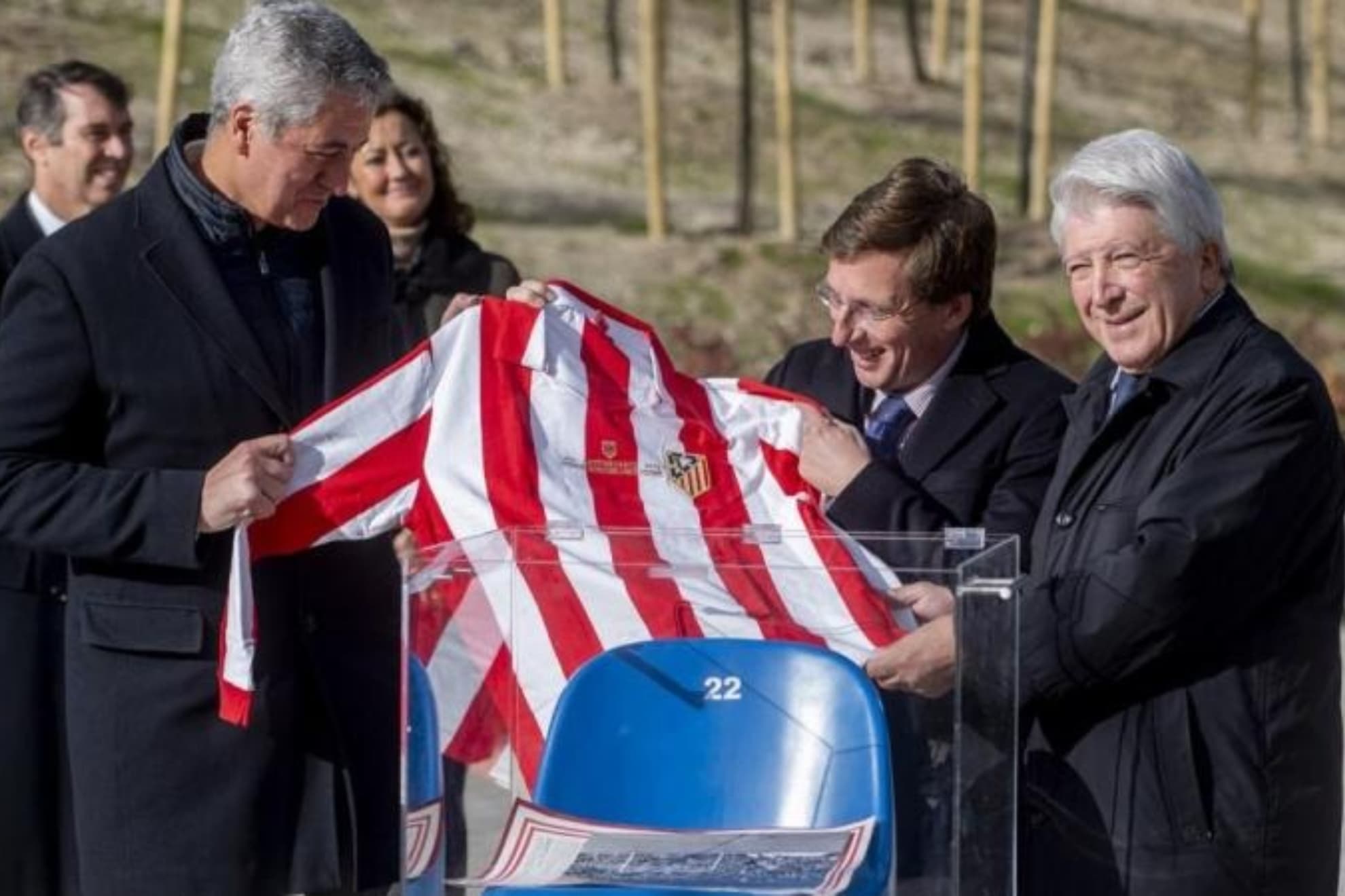 Martínez-Almeida, junto a Enrique Cerezo y Miguel Ángel Gil.