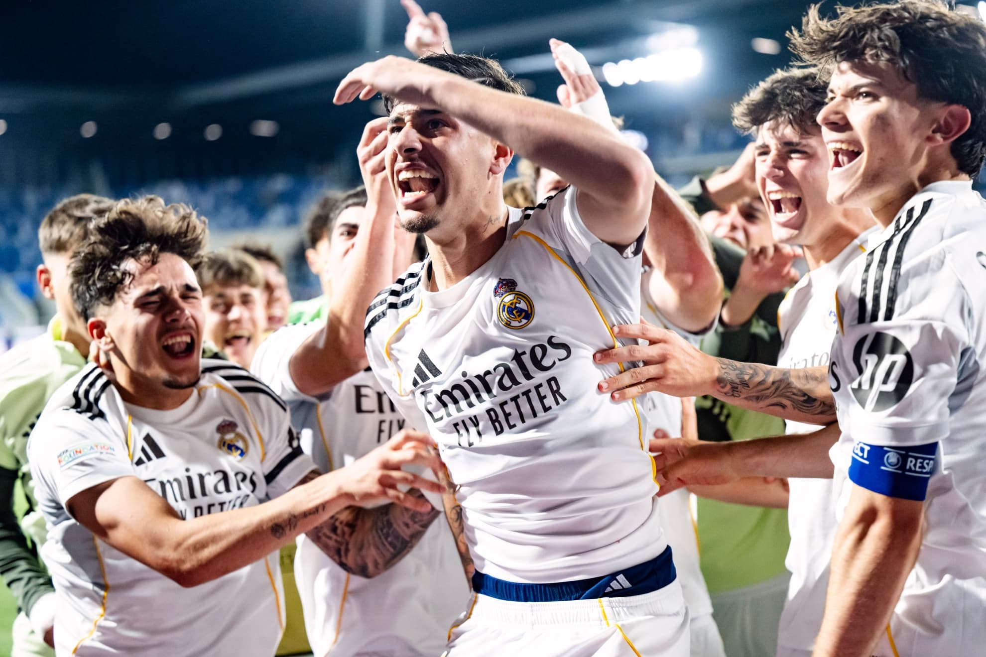 Liberto, a la izquierda de la imagen, celebra junto a Ciria y Carlos Díez el pase a la final.