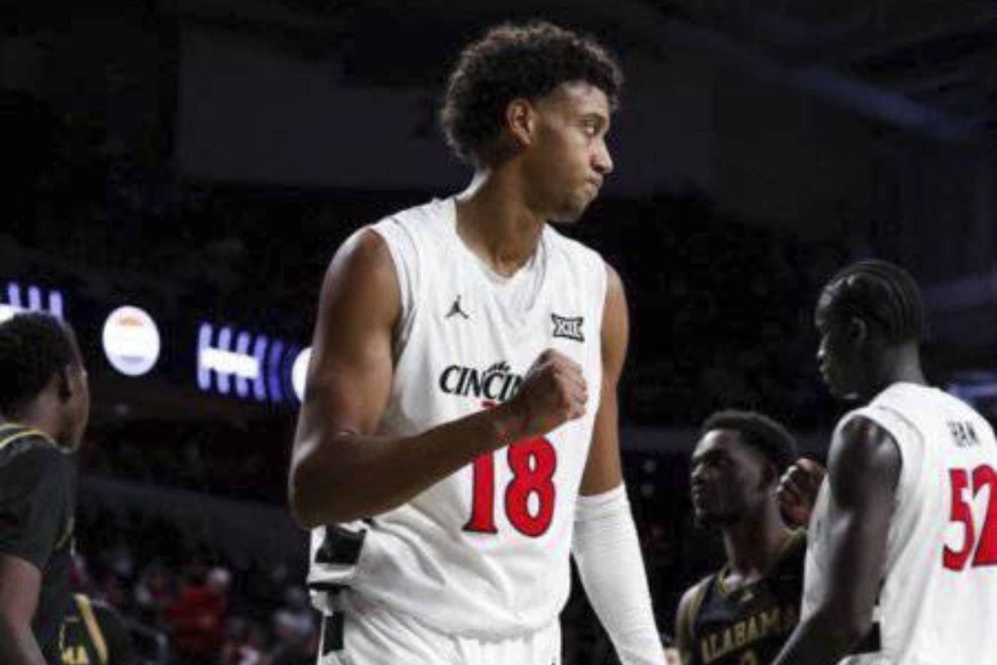 Baba Miller, en un partido con la Universidad de Cincinnati