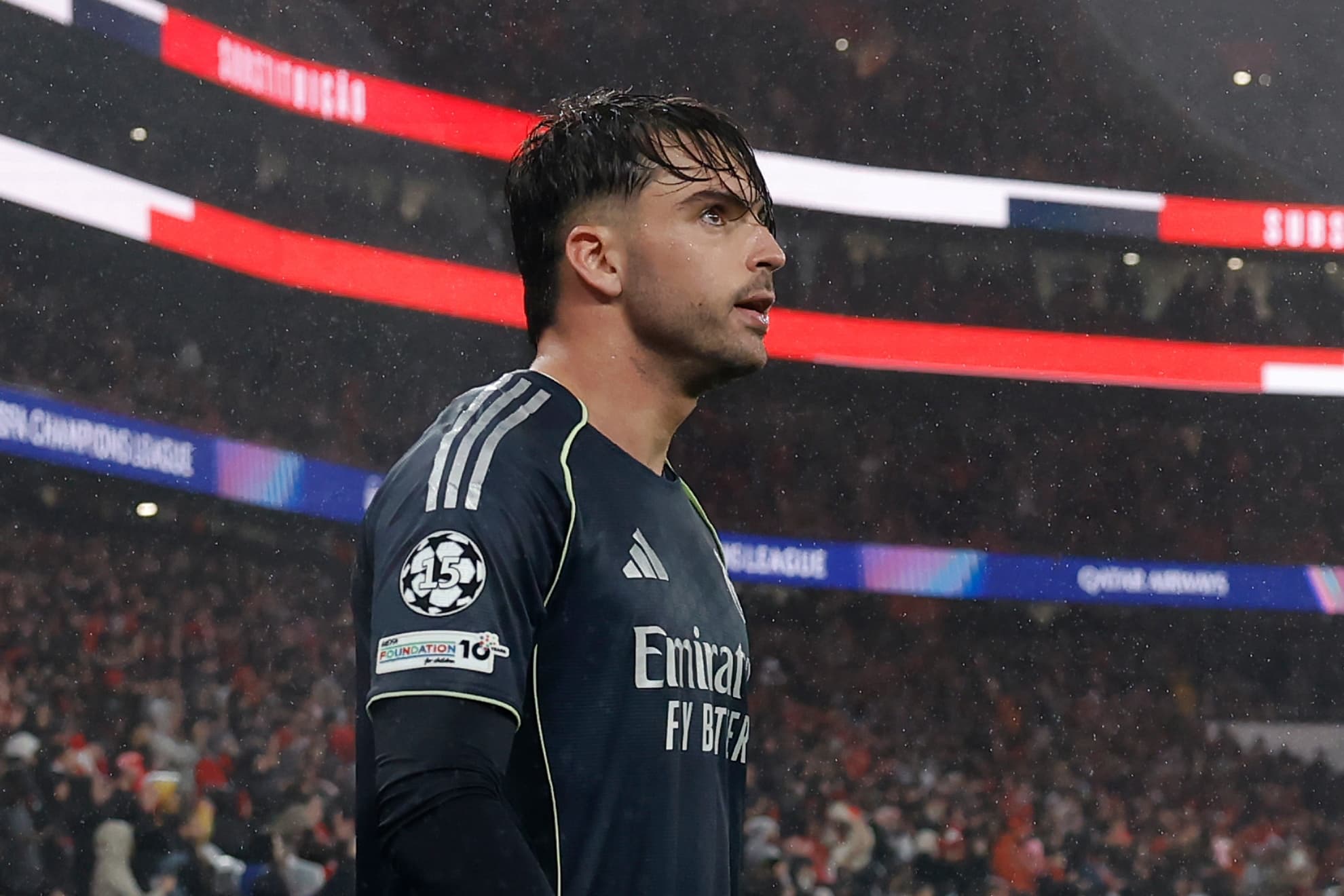 Asencio, en un partido con el Real Madrid.