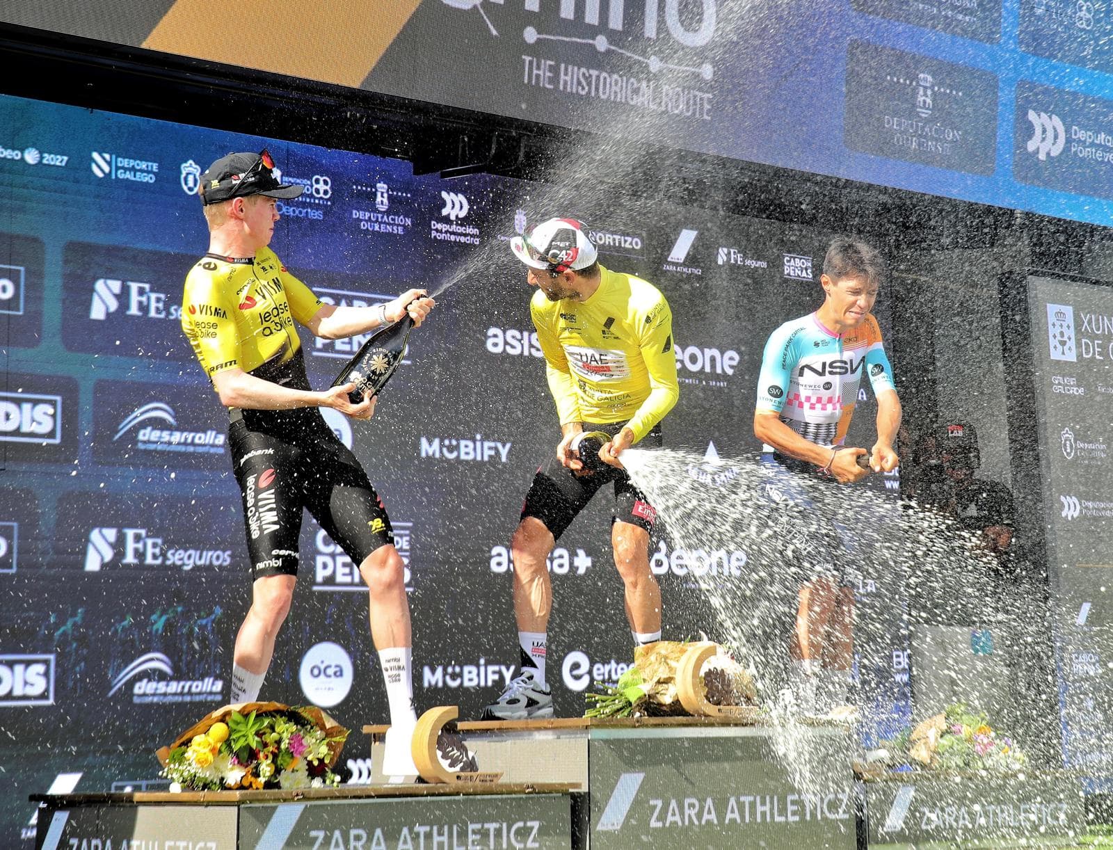 Nordhagen y Pinarello, con Yates en el podio final