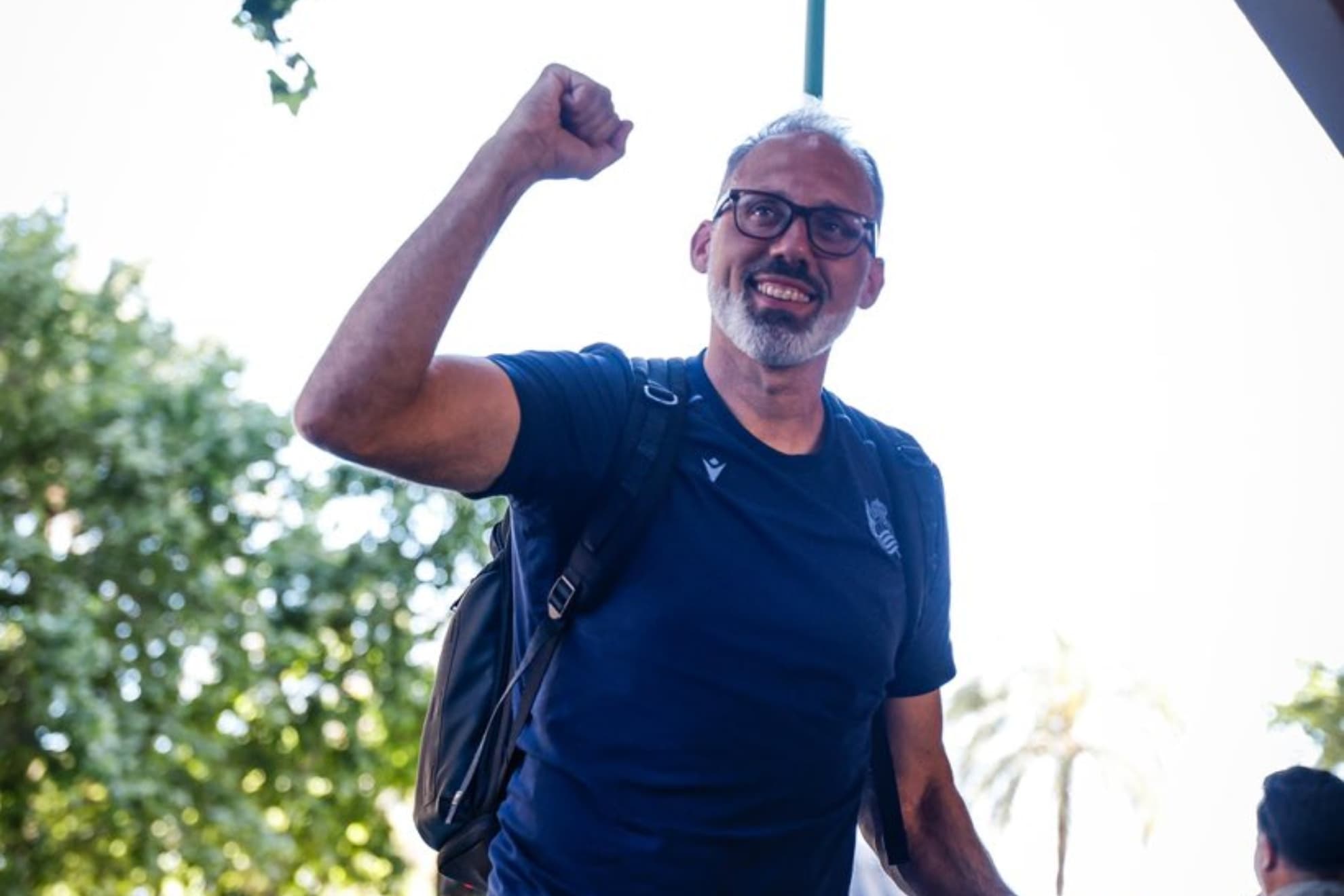 Pellegrino Matarazzo levanta el puño en señal de victoria.