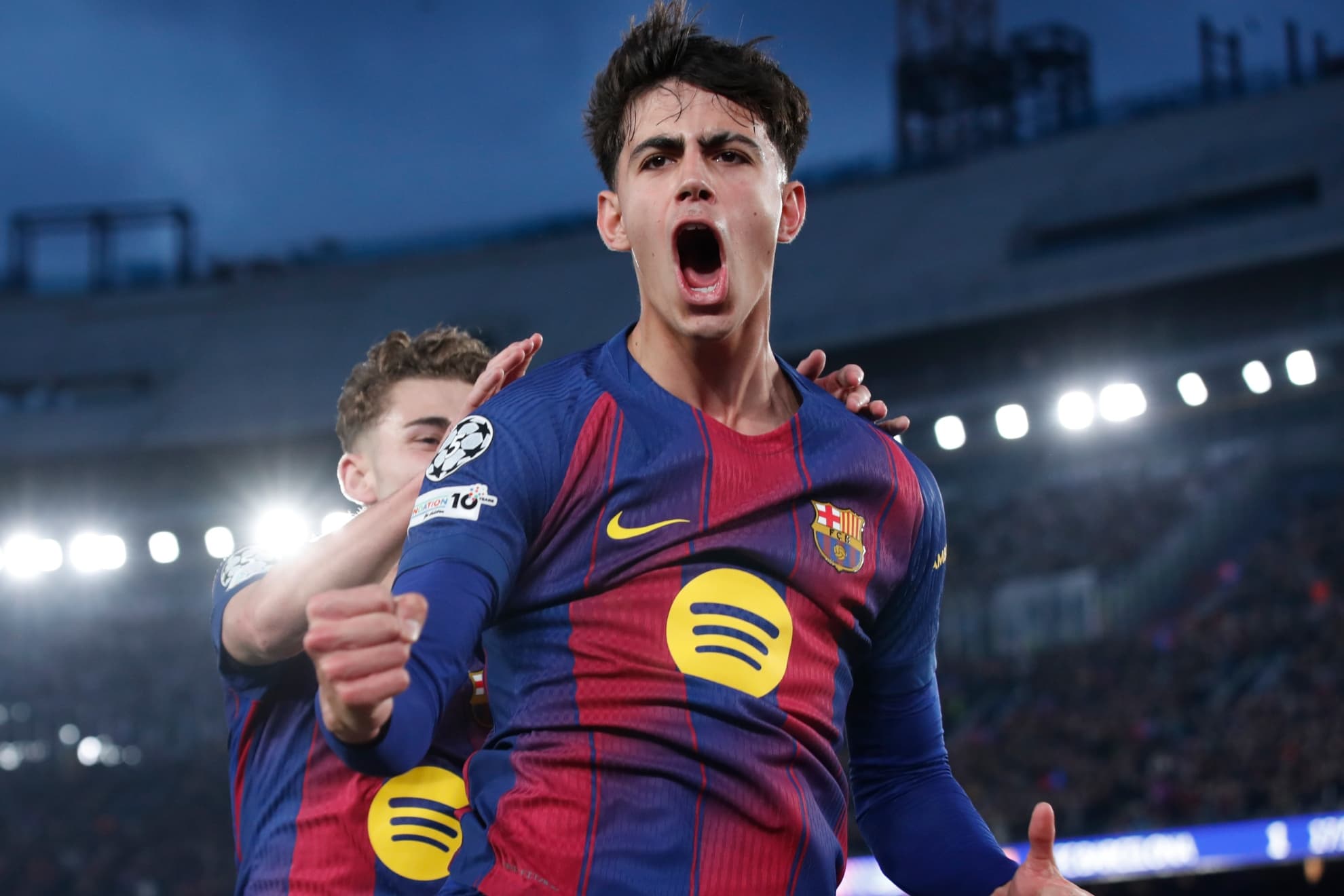 Marc Bernal celebra un gol.