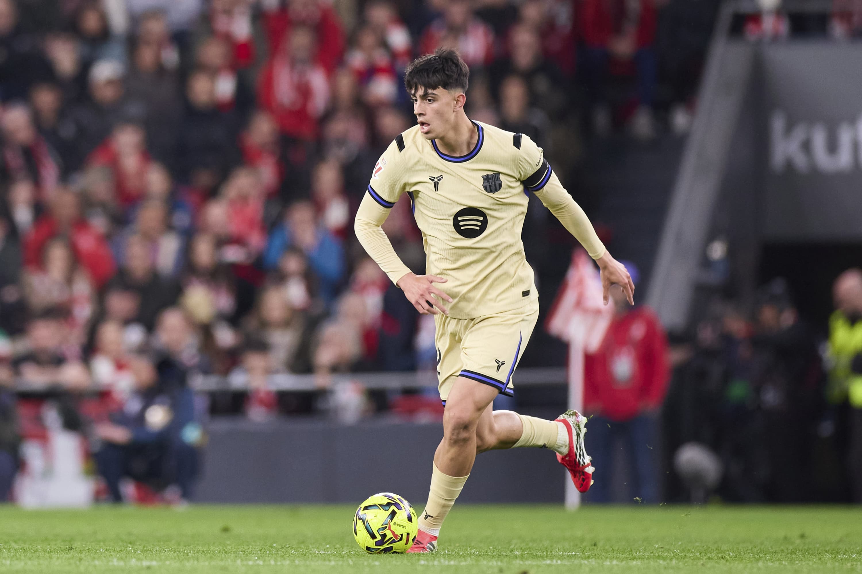 Bernal, en un partido con el Barcelona.
