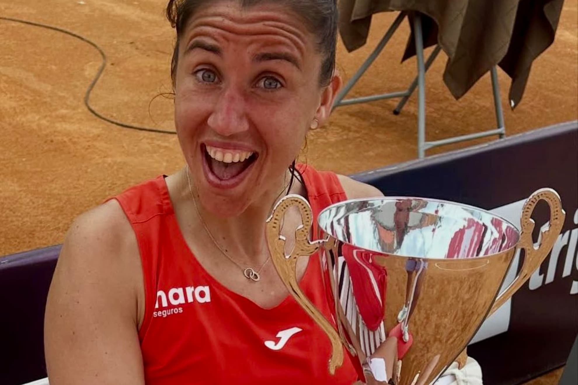 Sara Sorribes, con el trofeo de Portoroz