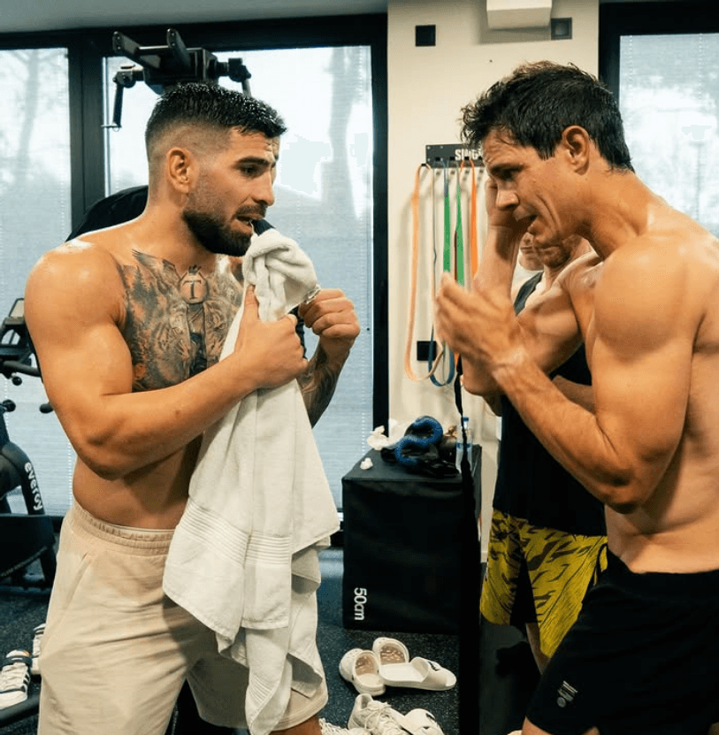 Edu Aguirre en casa de Ilia Topuria