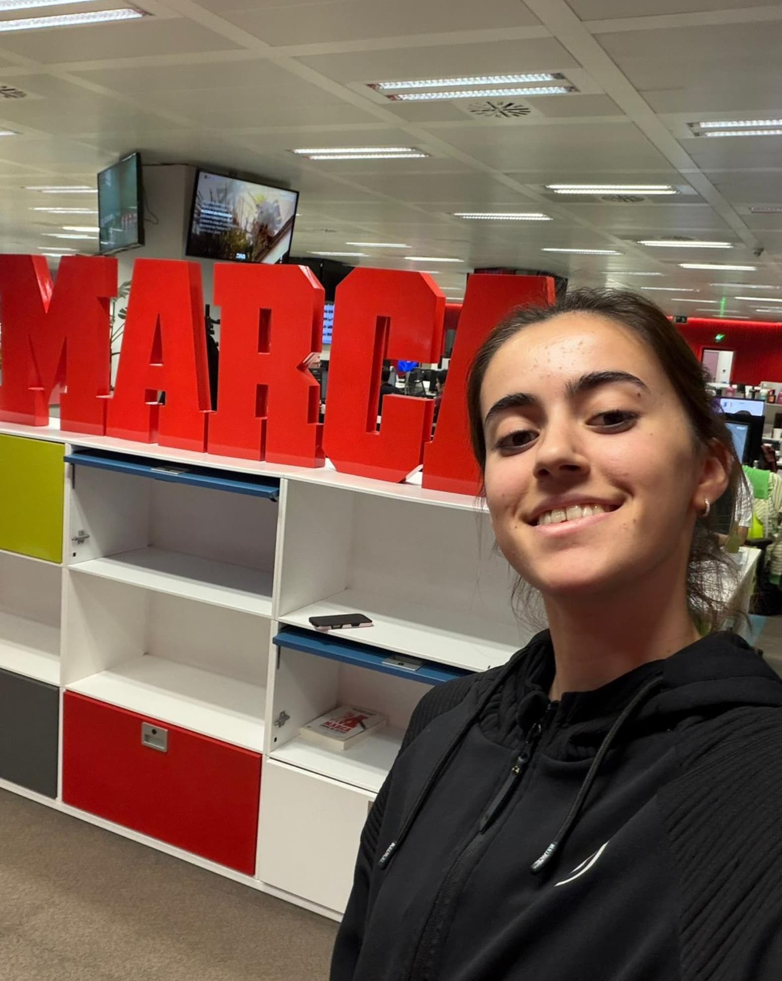 Claudia Fernández, en la redacción de MARCA.