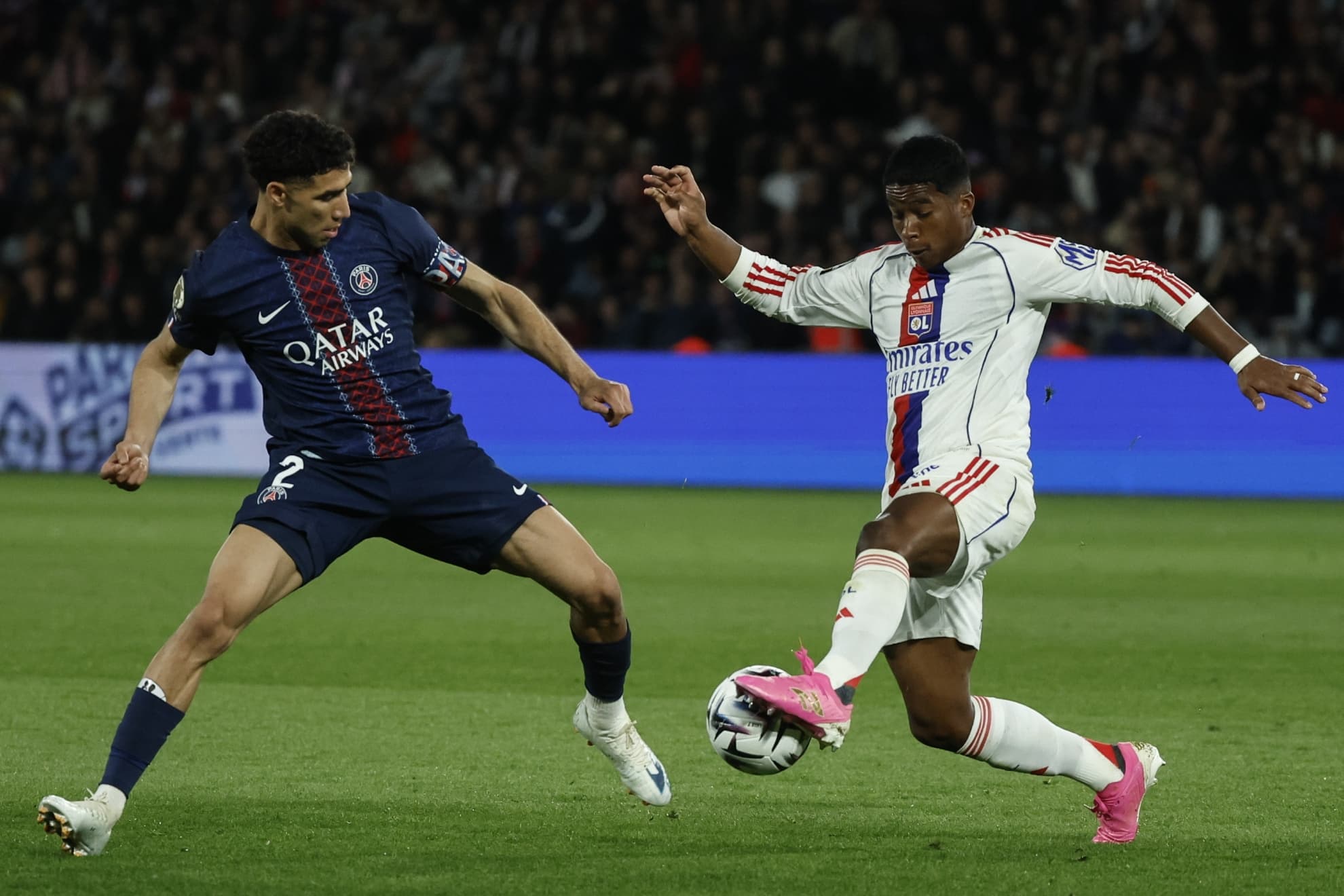 Achraf y Endrick, en el partido.
