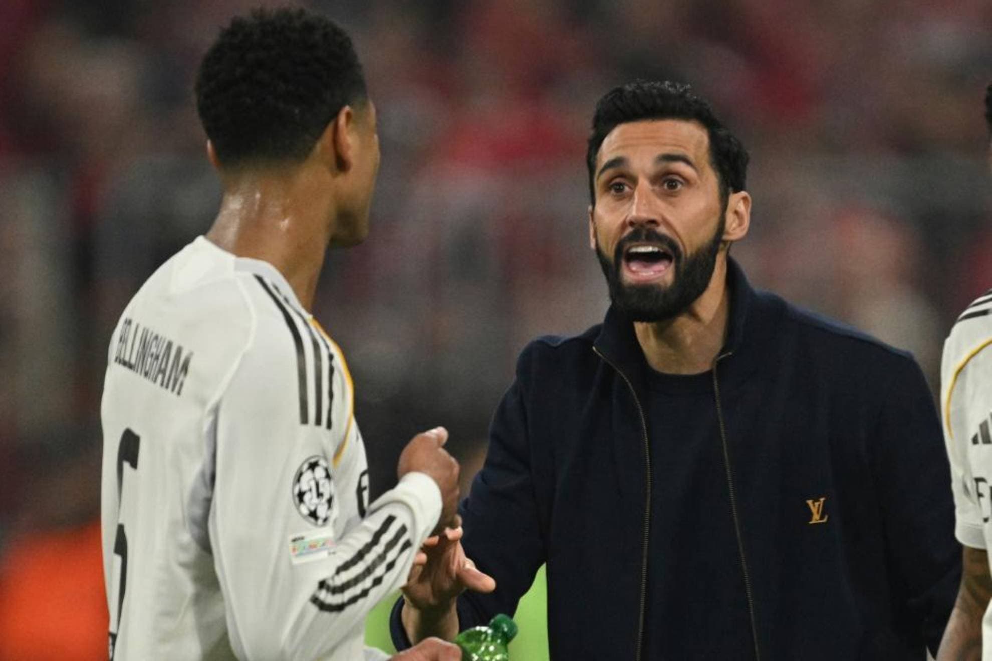 Arbeloa da instrucciones a Bellingham en el partido ante el Bayern.