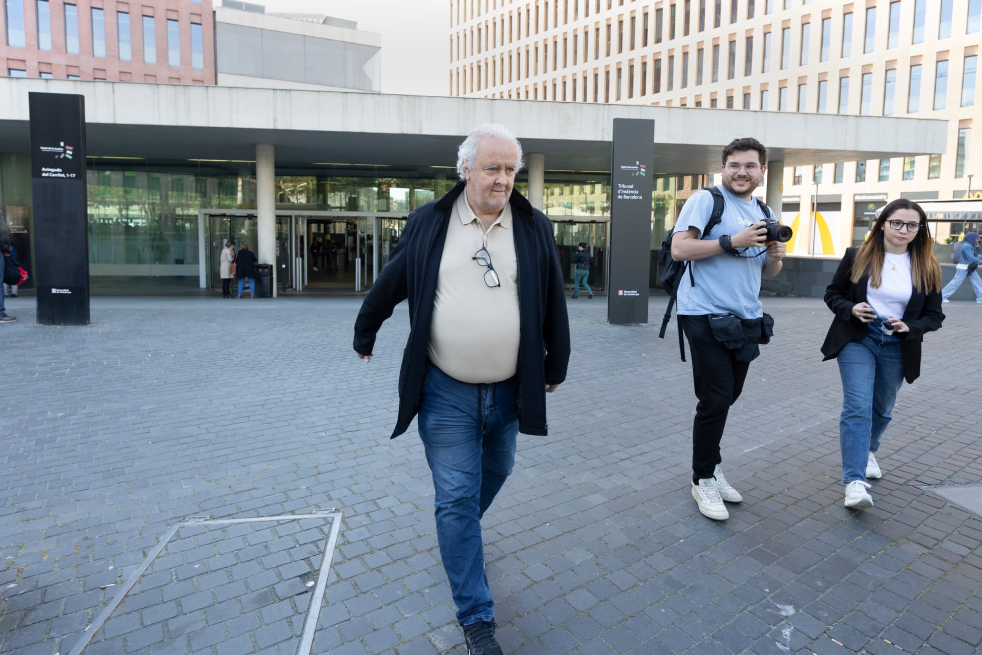 Carlos Naval, a la salida del juzgado después de declarar.