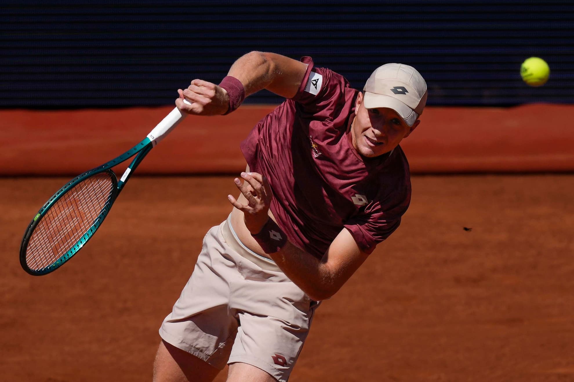 Landaluce, en el momento del saque.