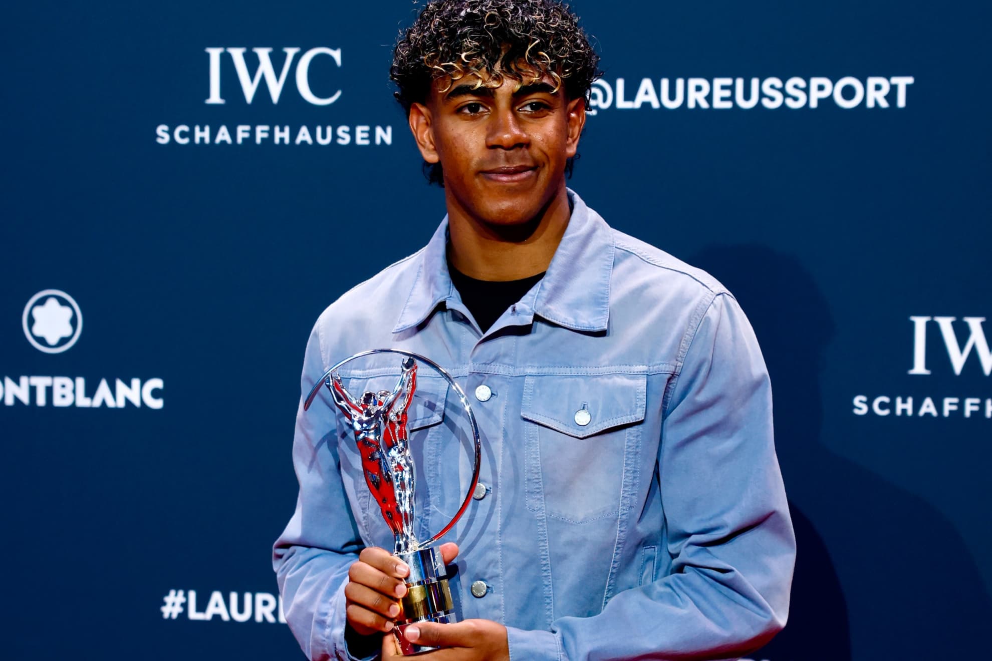 Lamine Yamal, con su Laureus.