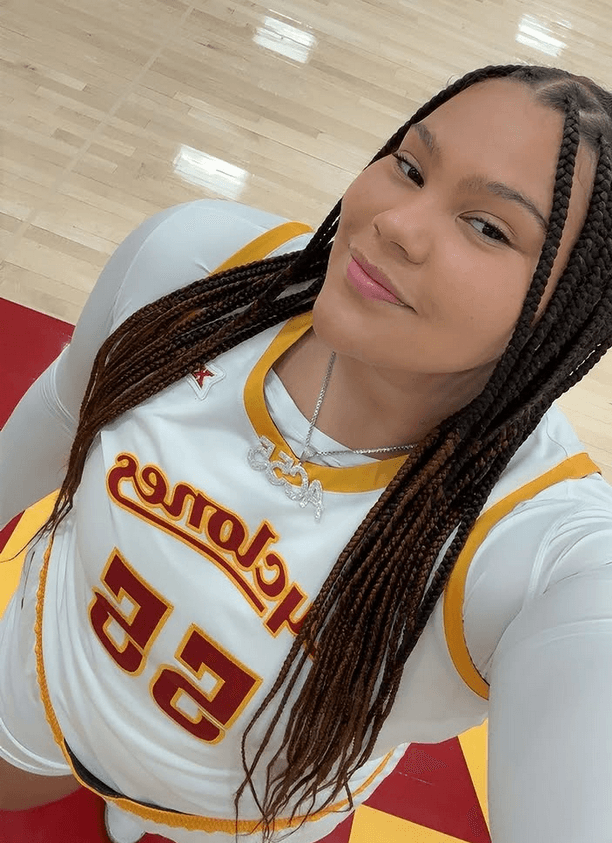 'Lady Shaq' se convierte en la tercera jugadora mejor pagada del mundo sin salir de la universidad