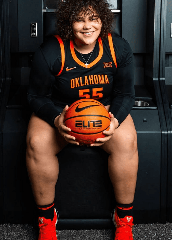 'Lady Shaq' se convierte en la tercera jugadora mejor pagada del mundo sin salir de la universidad