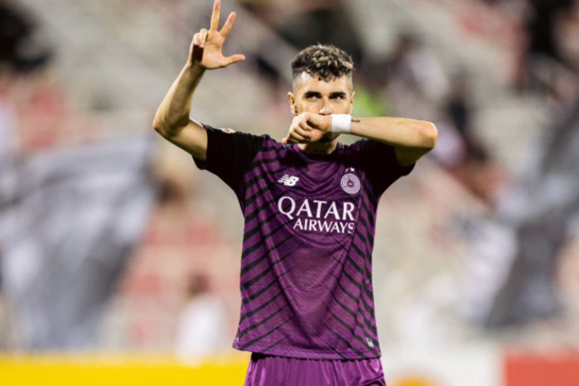 Rafa Mujica celebra su 'hat-trick'.