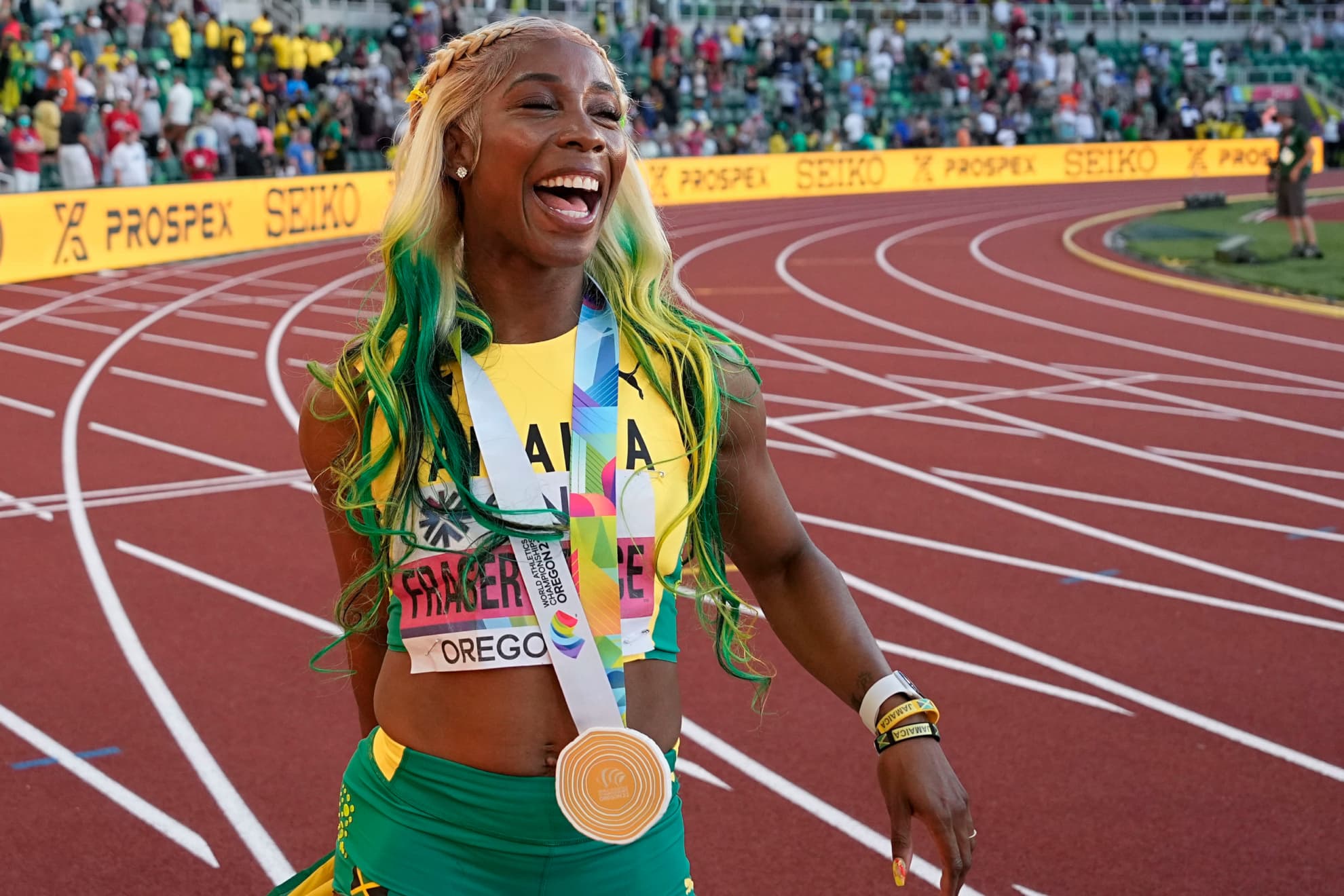 Shelly-Ann Fraser-Pryce tras ganar el oro Mundial en los 100 metros de Eugene 2022.