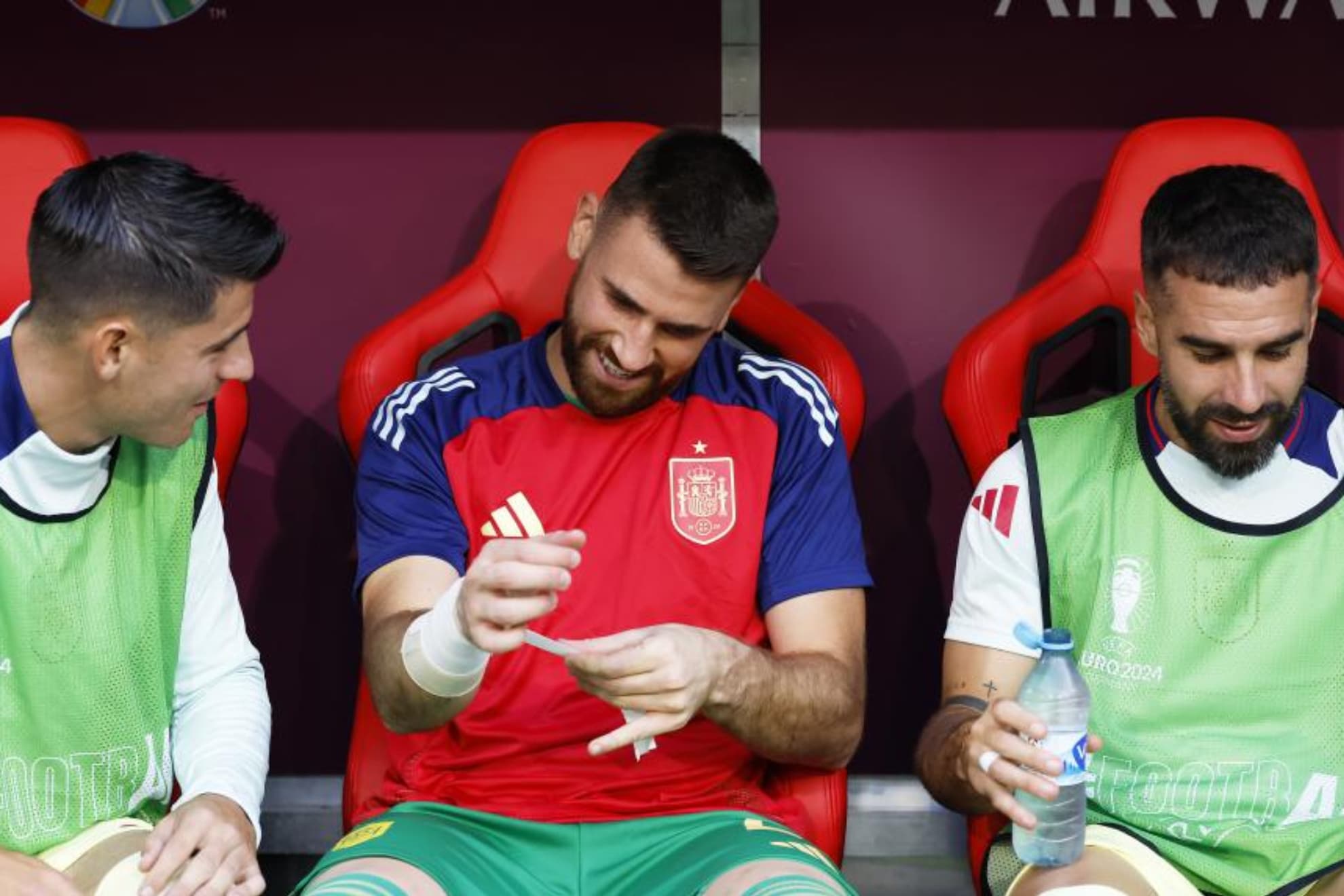 Morata, Unai Simón y Carvajal en el banquillo de España