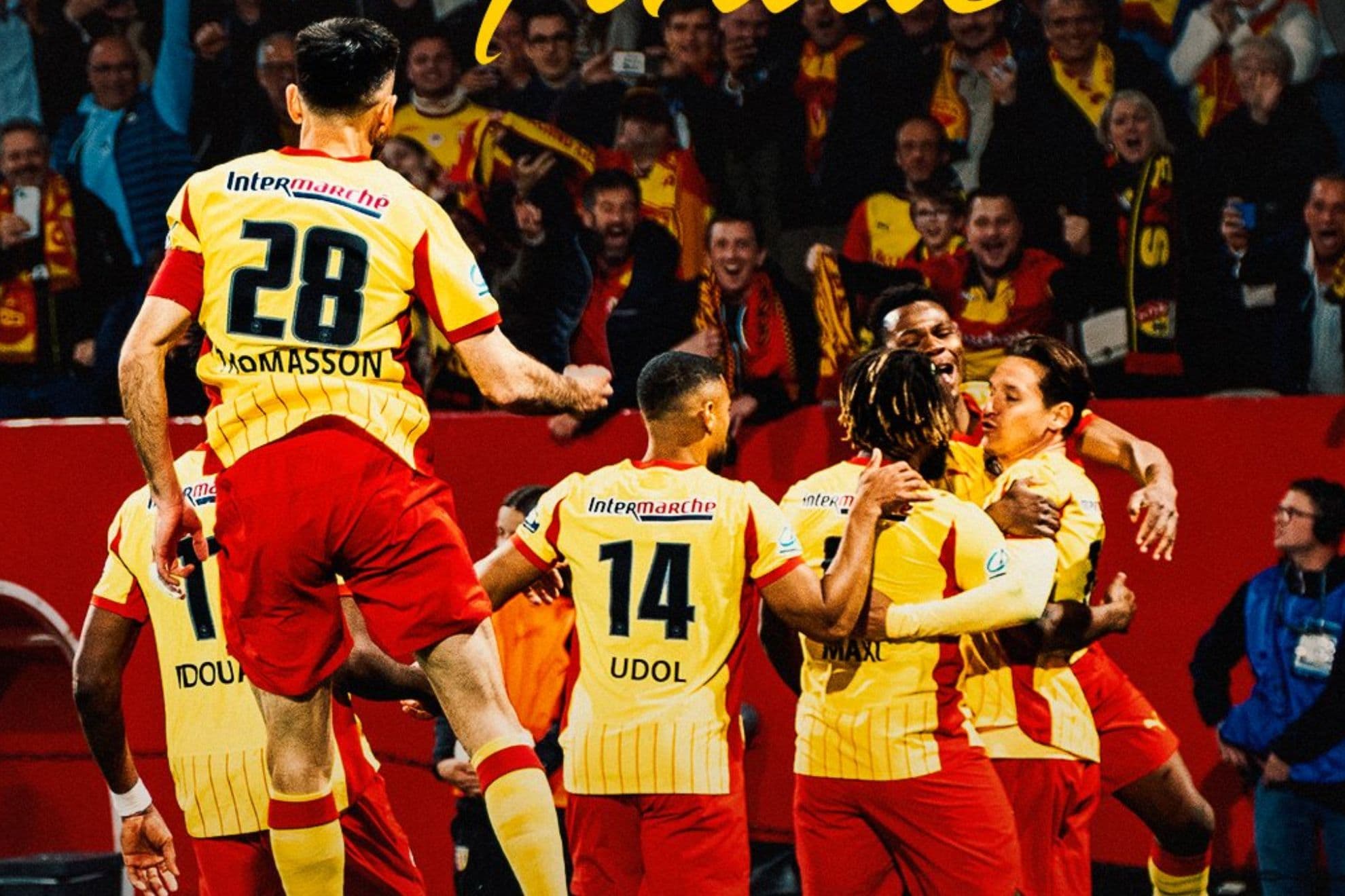 Los jugadores del Lens celebran uno de los goles ante el Toulouse