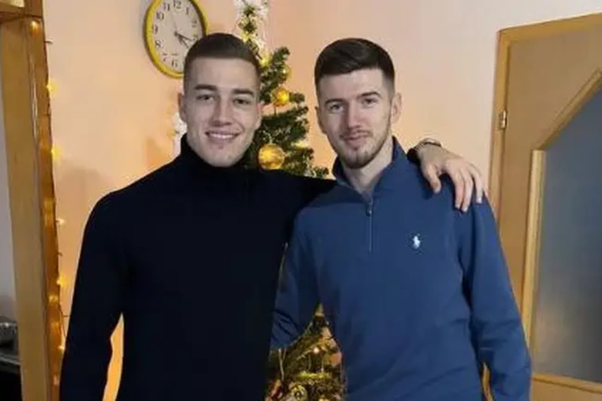 Luka y Petar Sucic, celebrando la Navidad juntos. 