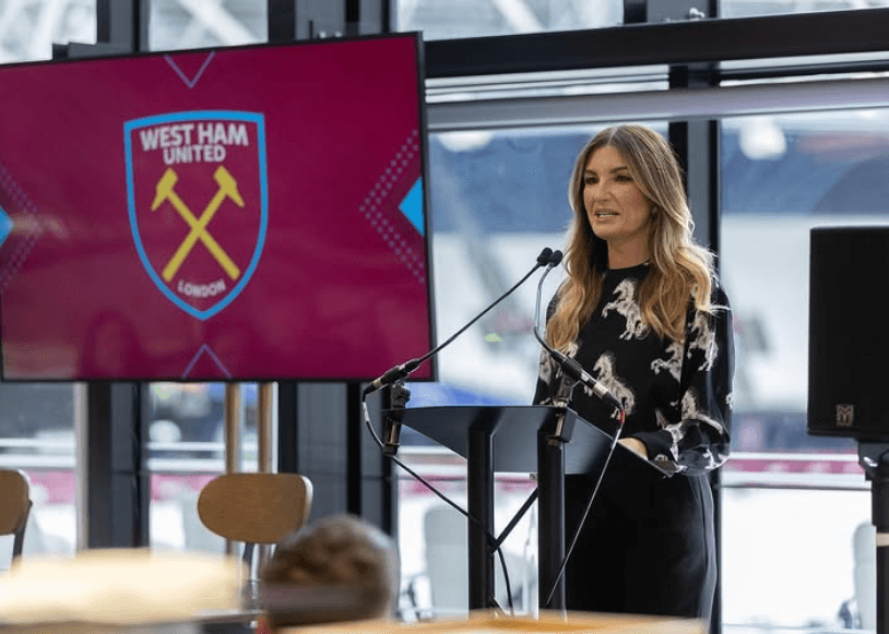 La baronesa Karren Brady, la "primera dama del fútbol", dimite como vicepresidenta del West Ham