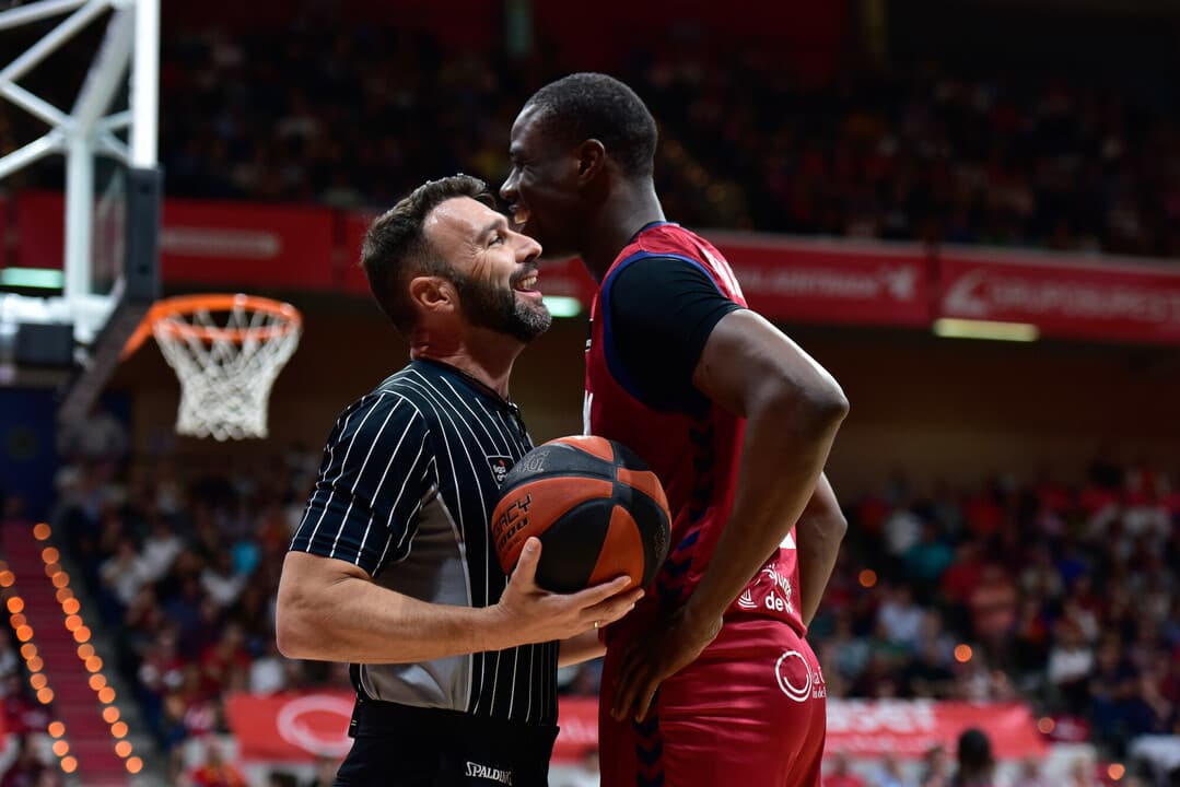 RS517458_J10 UCM-BAR Firmar acb Photo - J Bernal_01