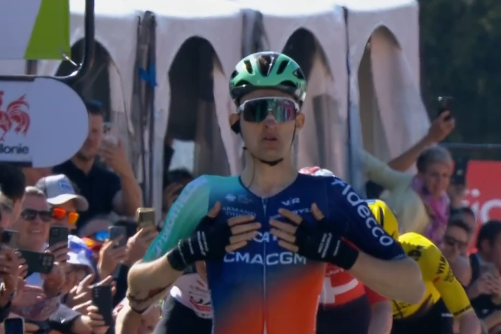 Paul Seixas celebra su triunfo en Flecha Valona.