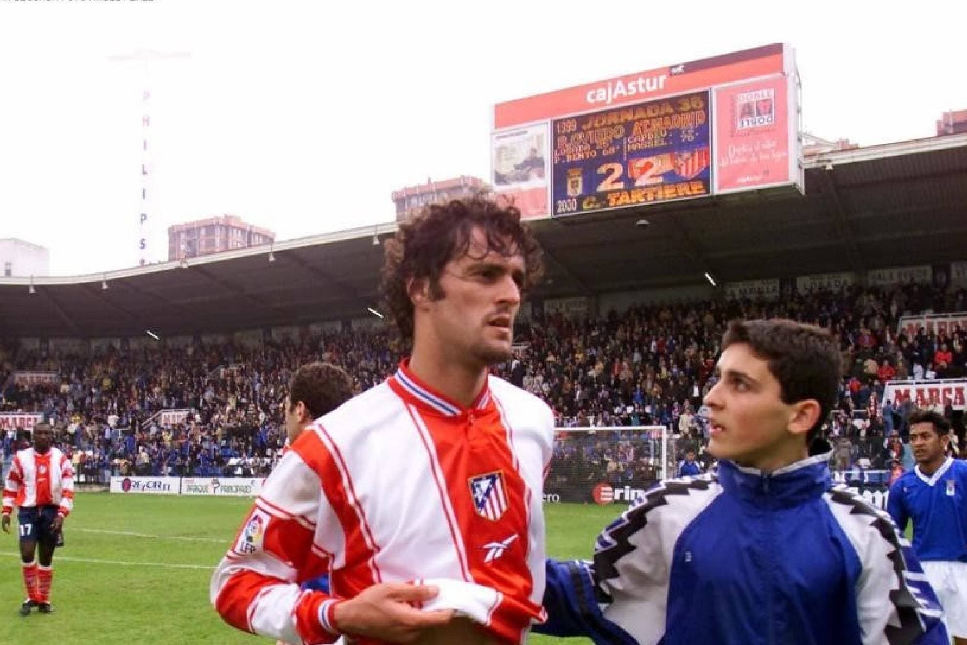 El Atleti consume el descenso tras empatar a 2 en el Carlos Tartiere en la 1999-2000
