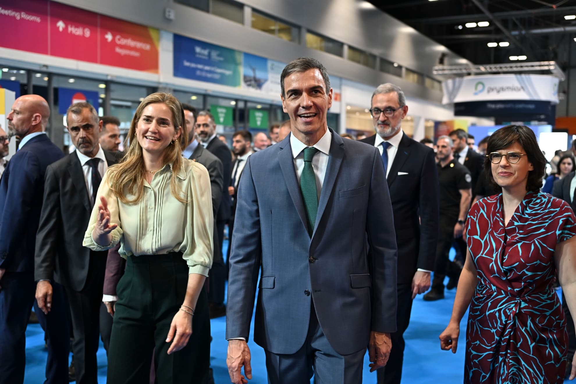 Pedro Sánchez quiere que la 'IA' esté en manos de 'los pueblos' y no en la de 'unos pocos': "El futuro de nuestra especie va en ello"