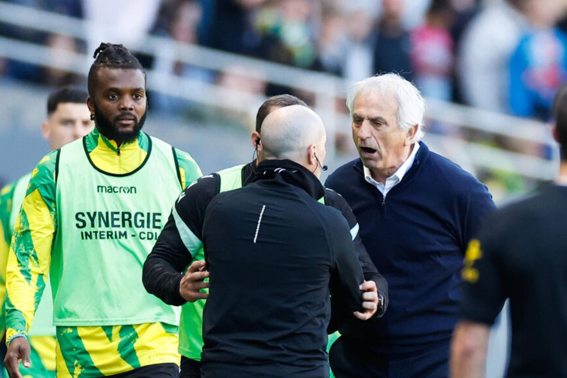 Halilhodzic protesta al árbitro