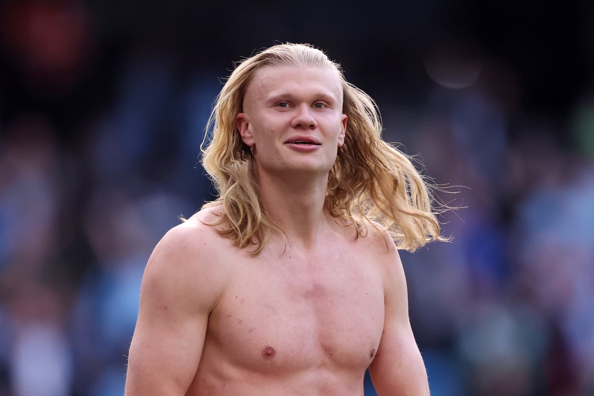 Erling Haaland posa con la melena al viento tras el partido ante el Arsenal.