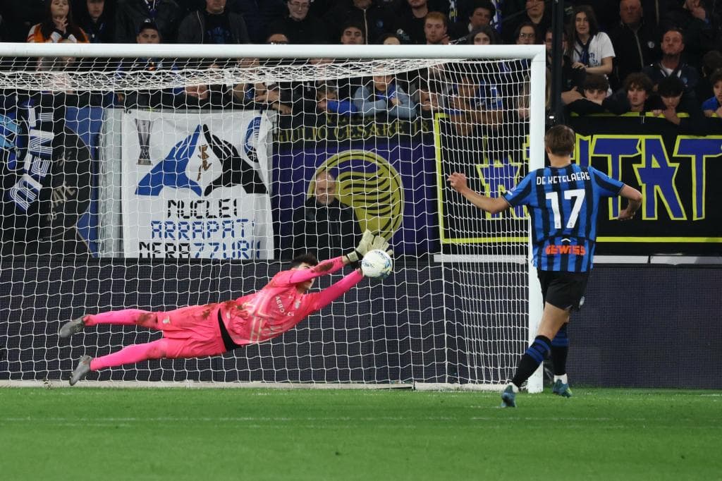 Motta intercepta un penalti a De Ketelaere