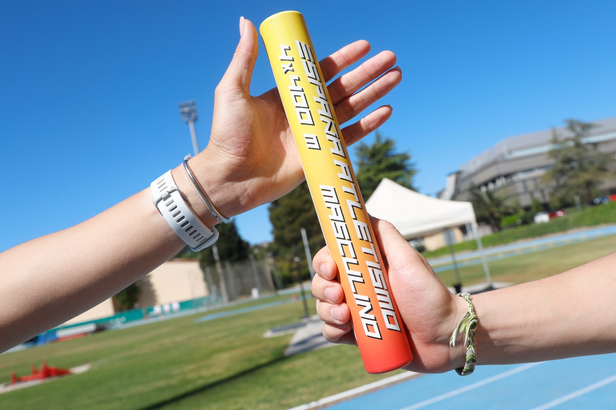 Uno de los testigos personalizados con los que entrenan los relevistas españoles en las concentraciones.