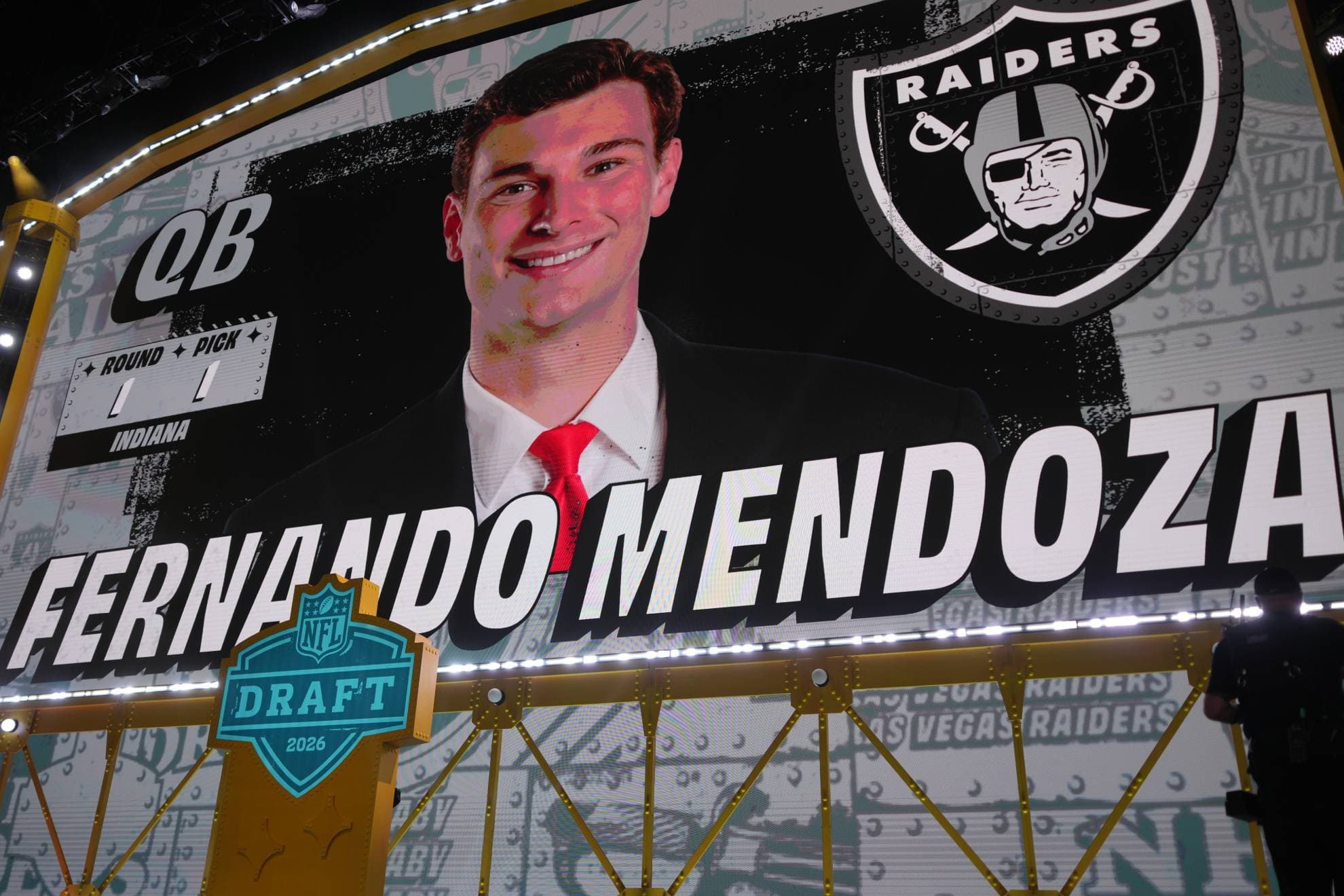 Fernando Mendoza, número 1 del Draft de la NFL seleccionado por los Raiders