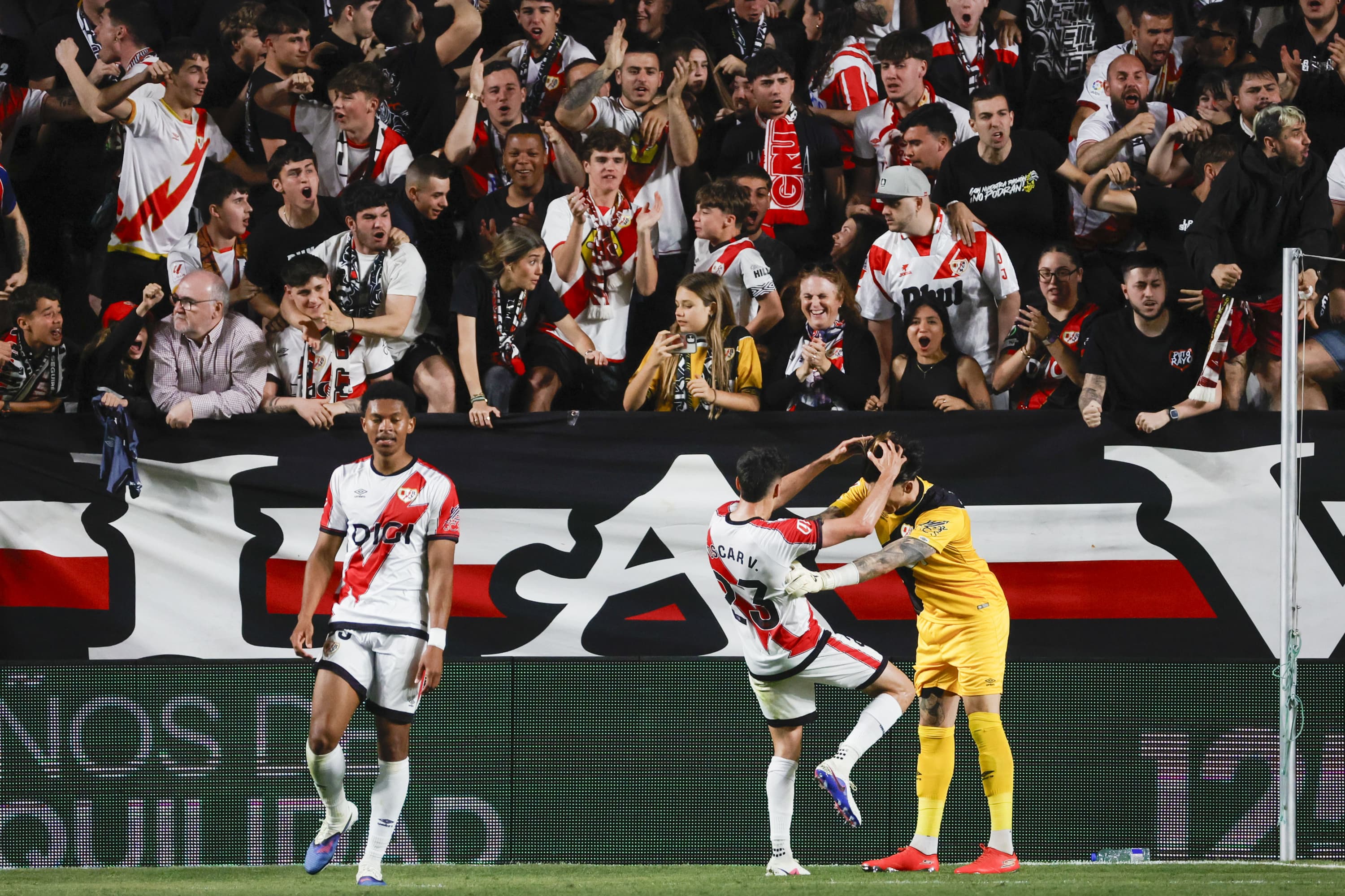 Iñigo Pérez descifra el cántico de "¡Puto Rayo!" de la afición de Vallecas a su Rayo: "Es una metamorfosis"