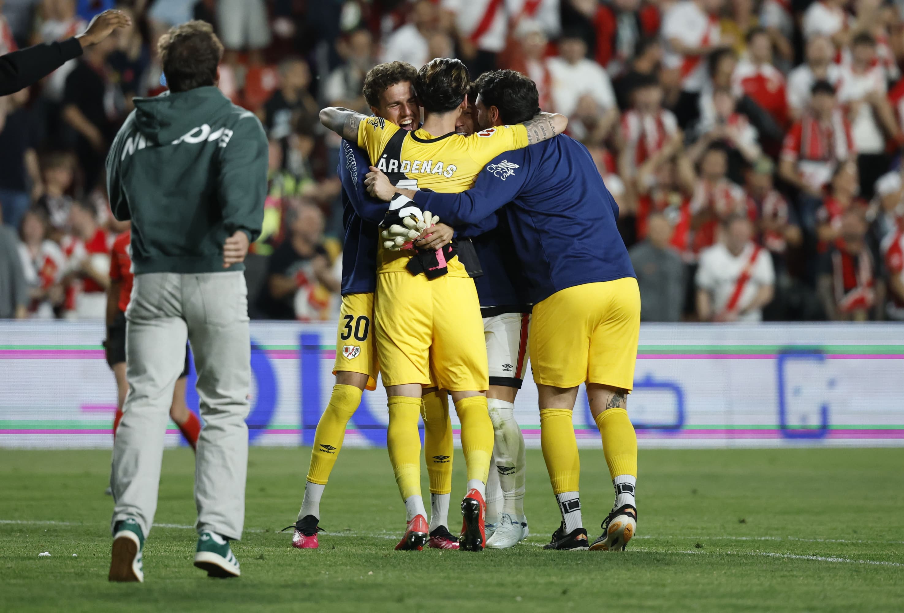 Iñigo Pérez descifra el cántico de "¡Puto Rayo!" de la afición de Vallecas a su Rayo: "Es una metamorfosis"