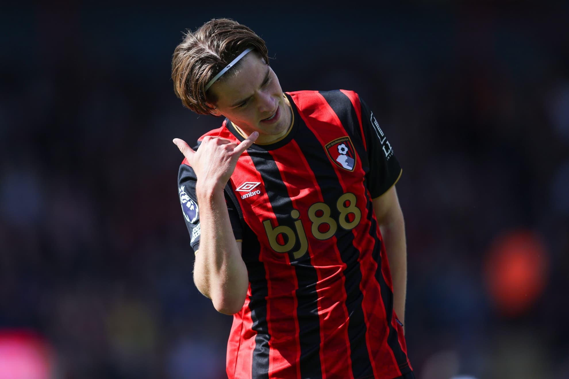 Alex Scott celebra un gol con el Bournemouth.