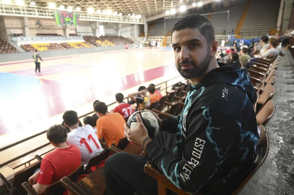 El guardameta internacional iraní Saeid Barkhordari, en en el pabellón de Ademar León.