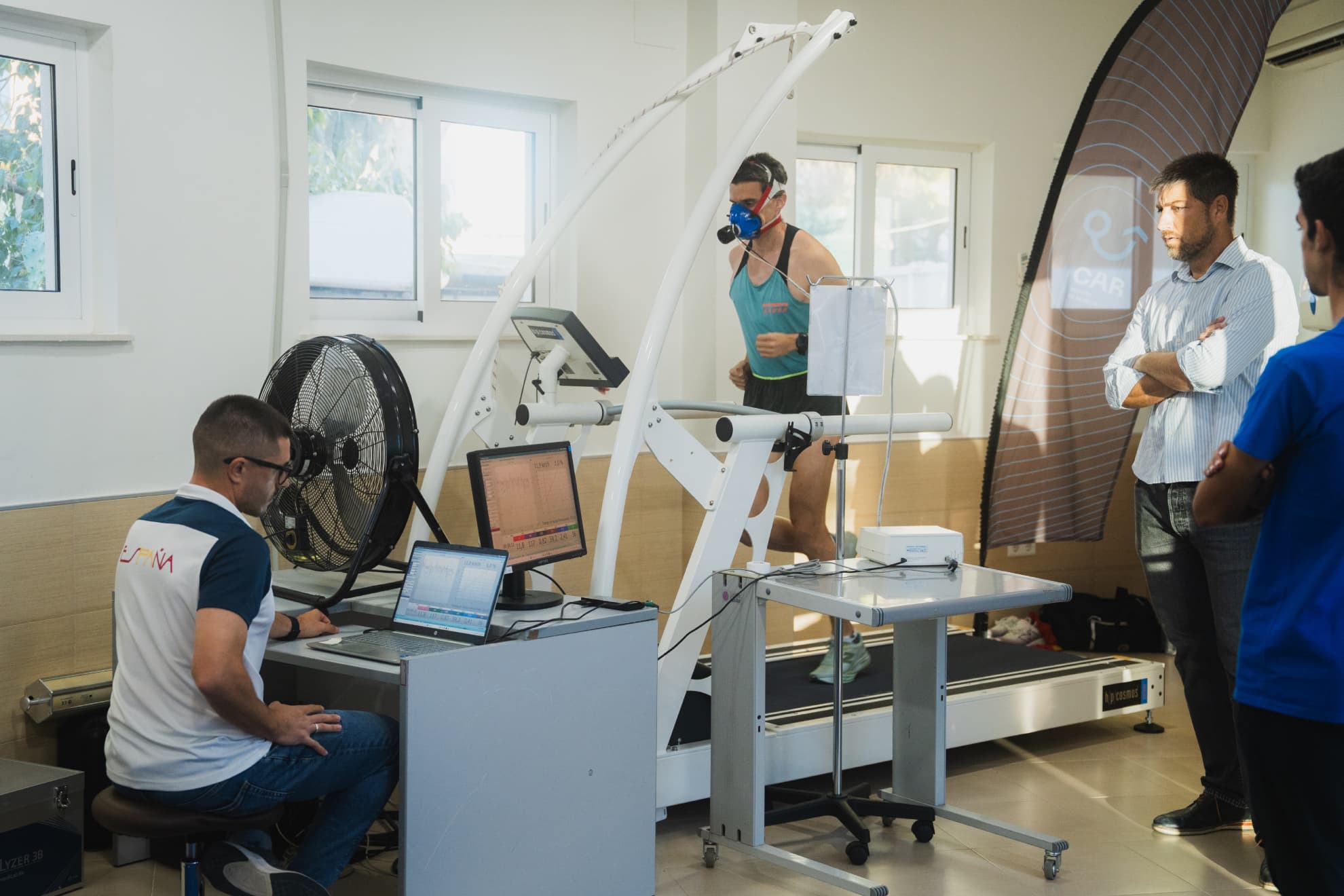 Mariano García entrenando en la sala de hipoxia.